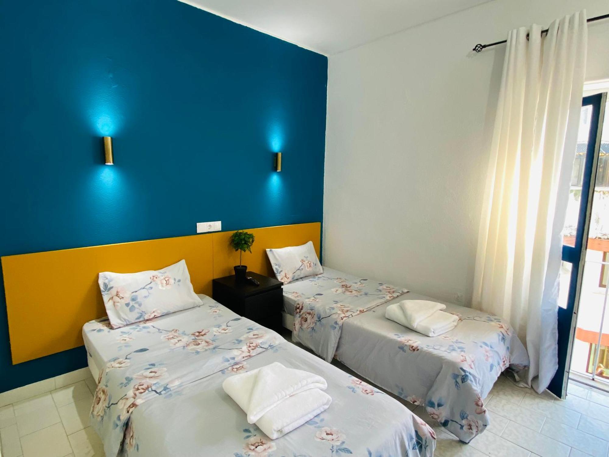 Central Atlantic Beach Guesthouse Costa de Caparica Exterior foto